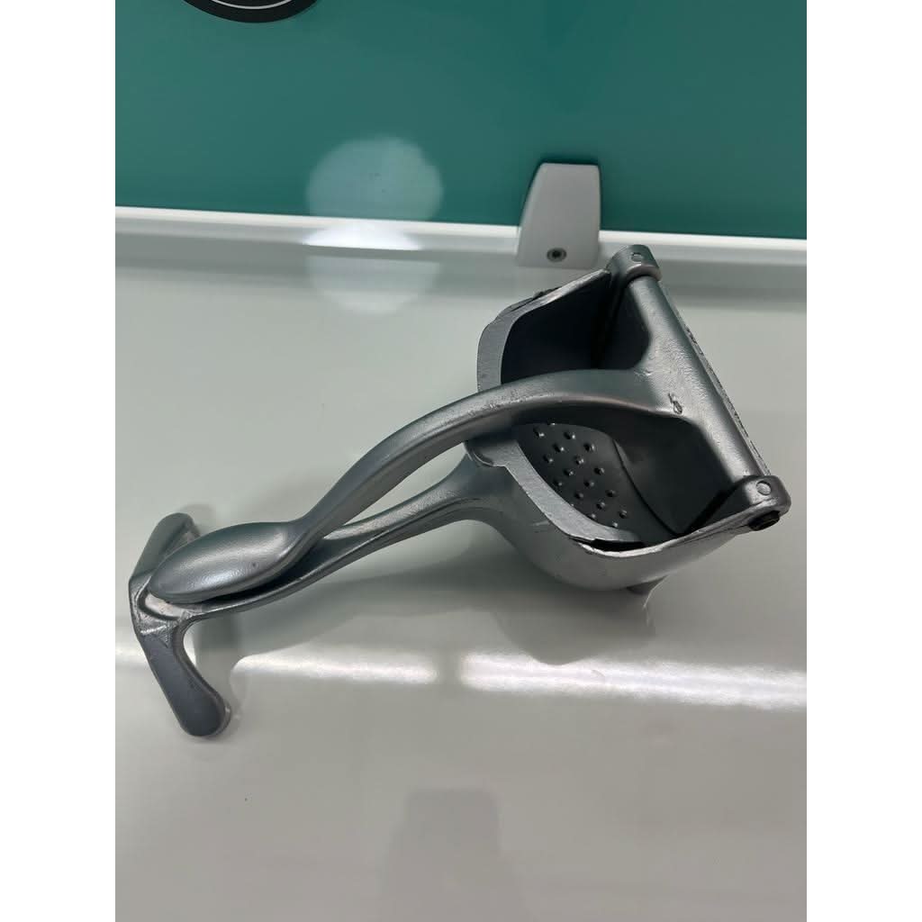 Manual Fruit Press Aluminum Squeezer/Juicer - superseekers.in